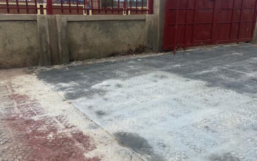 A Roommate/flatmate Needed In A Beautiful Furnished 3 Bedroom Apartment